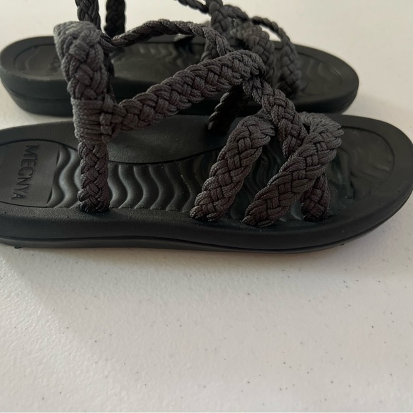 MEGNYA Women's Comfortable Walking Hiking Sandals Arch Support Sz 6 Gray - Picture 2 of 8